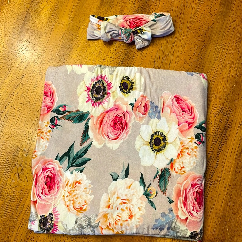 Posh Peanut Swaddle and Bow Set